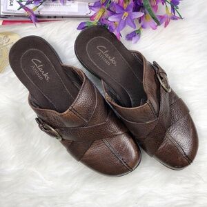 🛍️ Clarks Artisan Brown Leather Clogs Size 7M